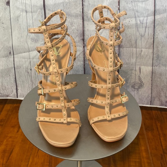 NWT VINCE CAMUTO STRAPPY STUDDED SALATO SANDALS - Picture 1 of 11
